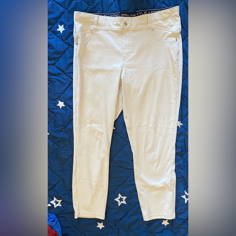 2 pairs of cropped pants size L/10